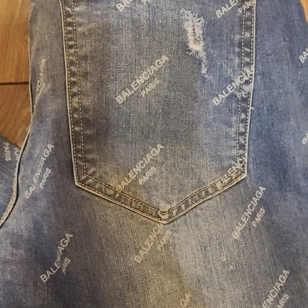 Balenciaga Distressed 🗣🗣2 hours ONLY